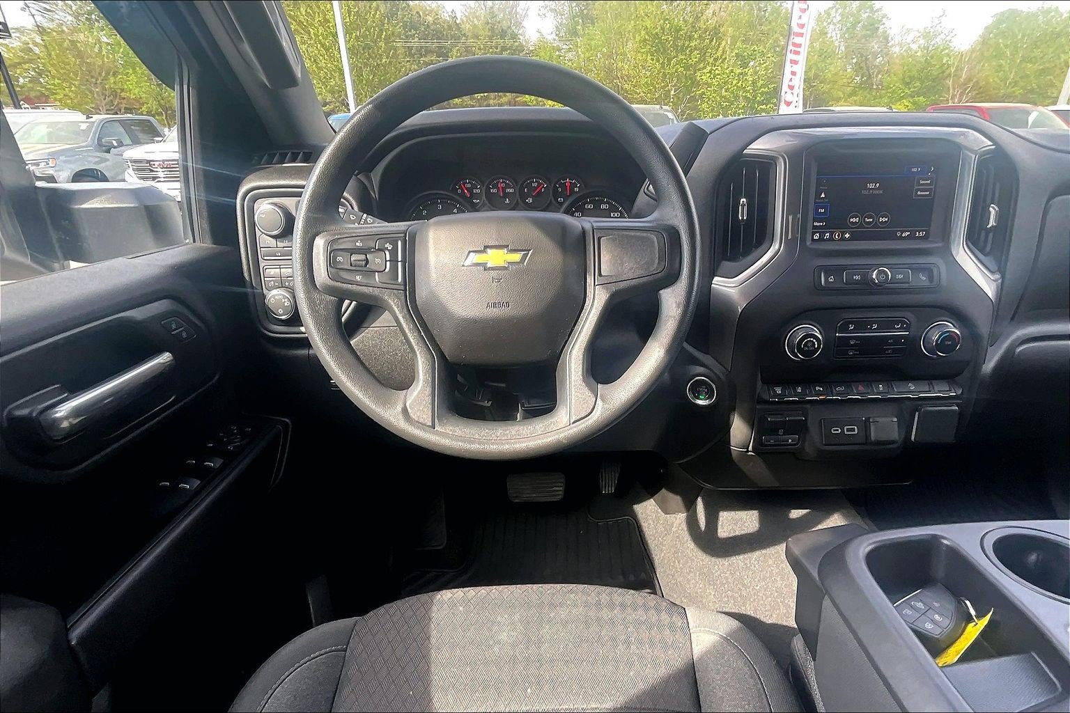 Used 2025 Chevrolet Silverado 2500 Custom w/ Custom Value Package image 5