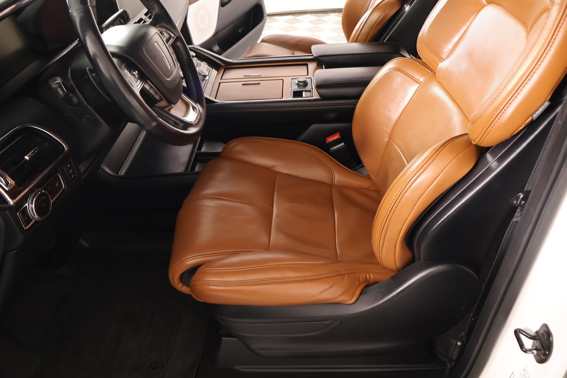 Used 2019 Lincoln Navigator L Reserve AWD/4WD image 12