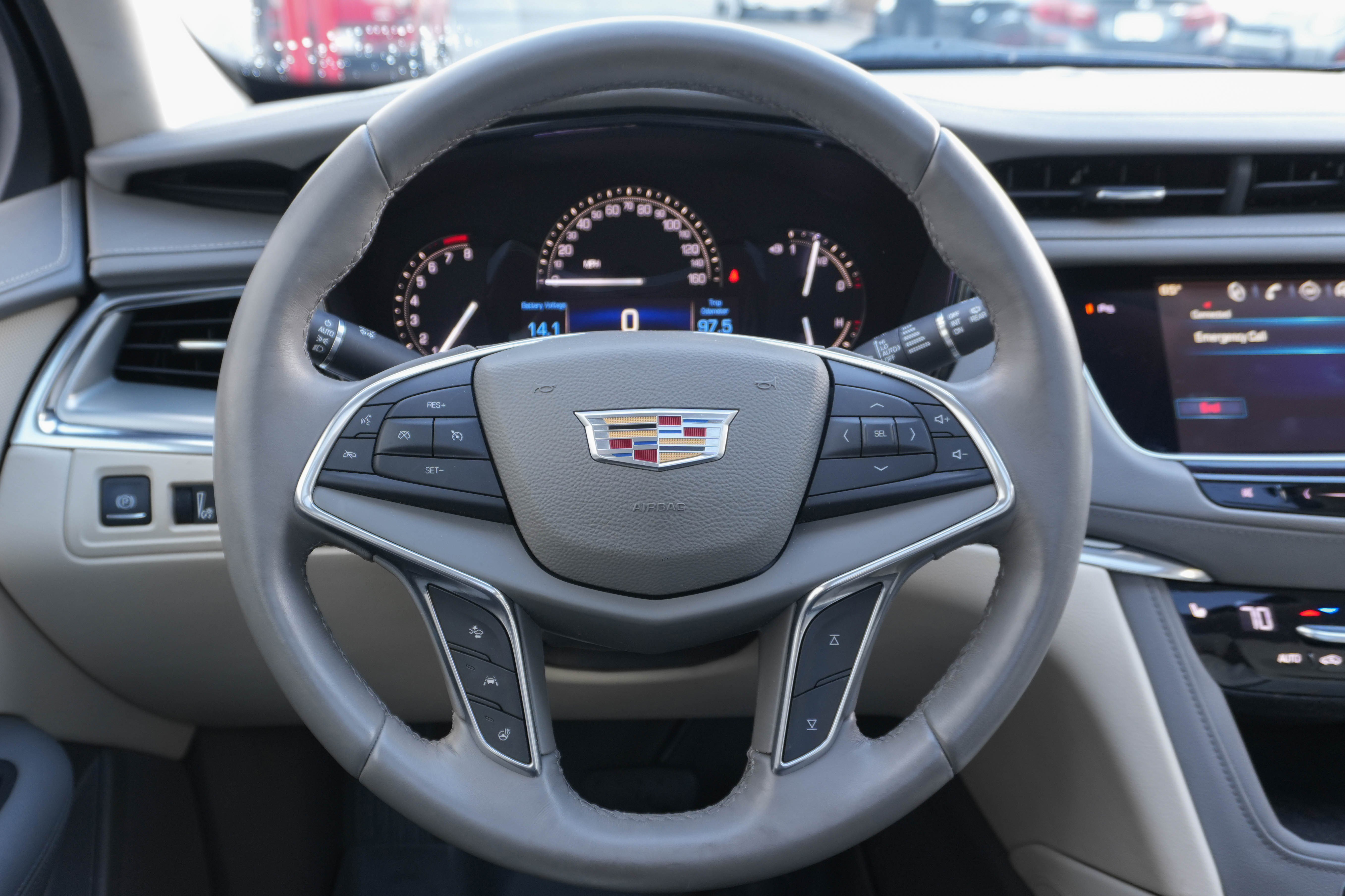 Used 2017 Cadillac XT5 Luxury w/ Driver Awareness Package image 13