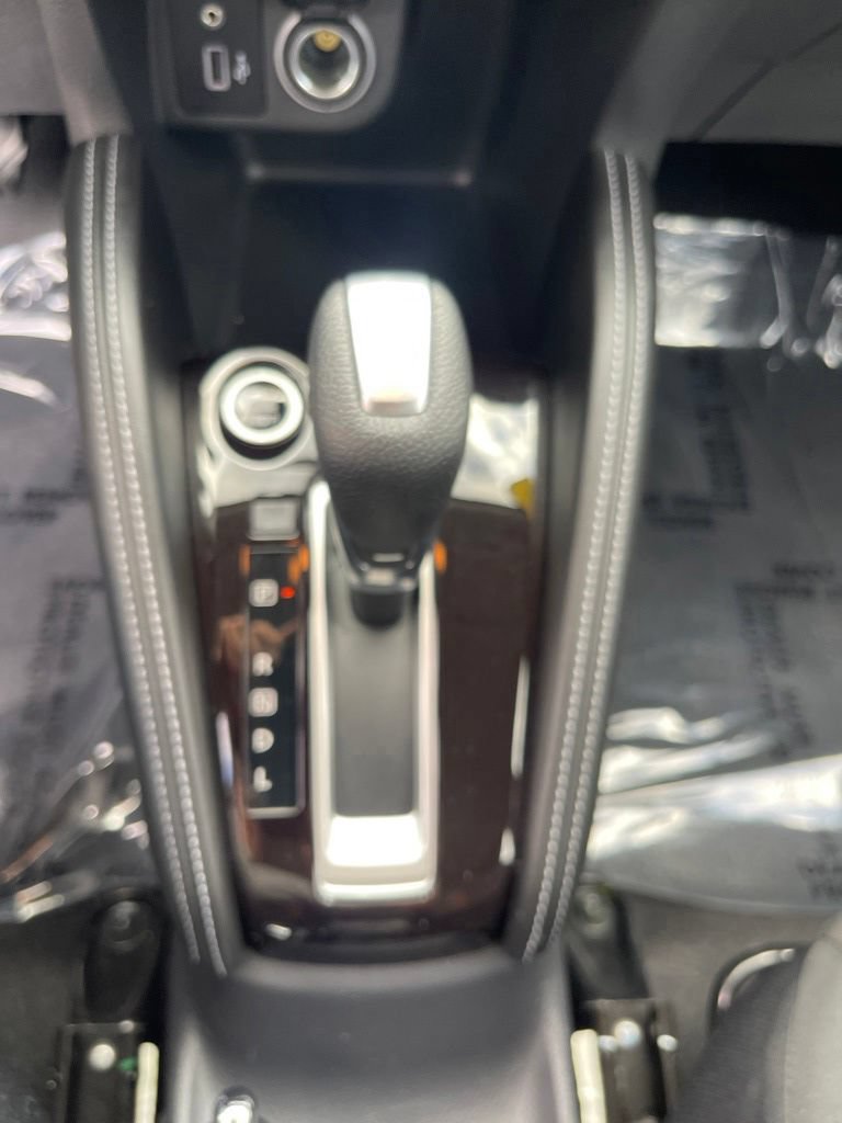Used 2020 Nissan Kicks SR FWD image 17