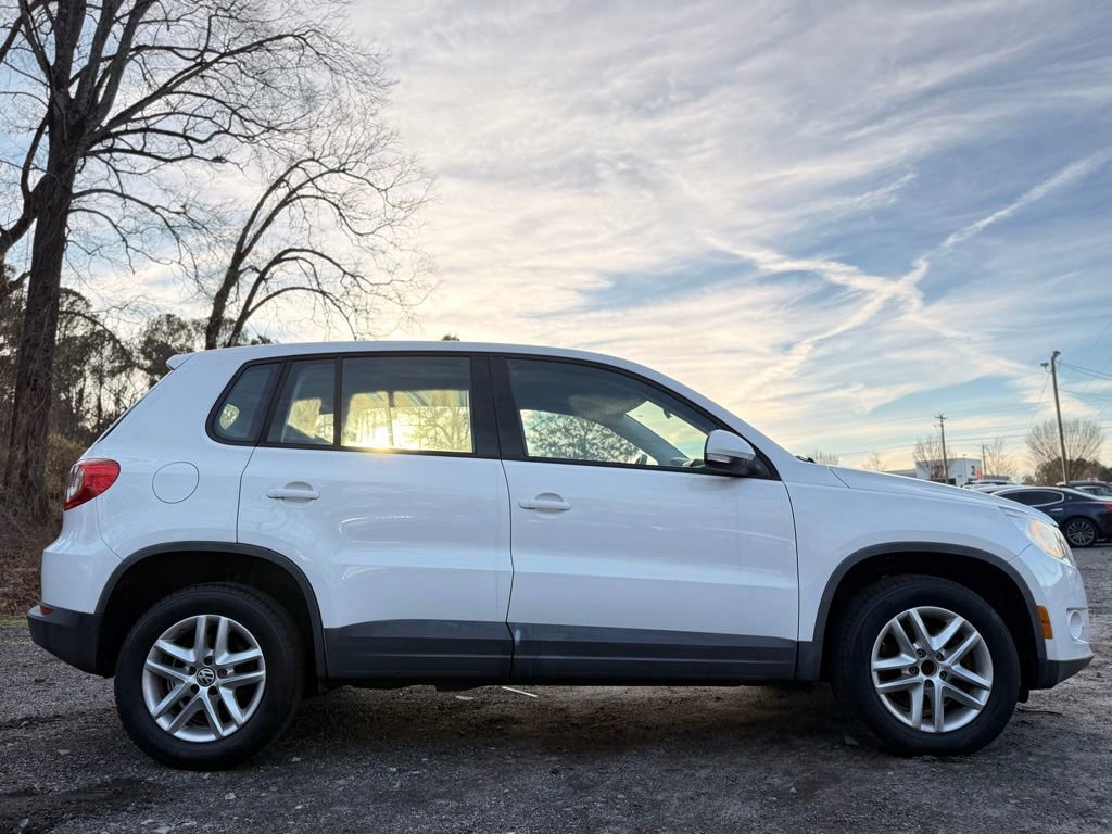 Used 2011 Volkswagen Tiguan S image 6