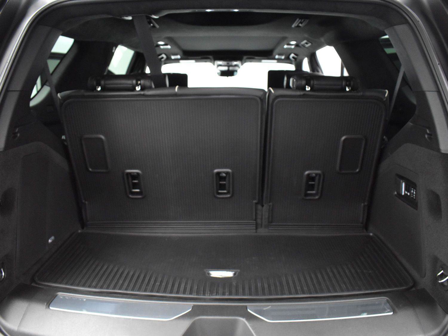 Used 2023 Cadillac Escalade Sport Platinum w/ LPO, ONYX Package AWD/4WD image 8