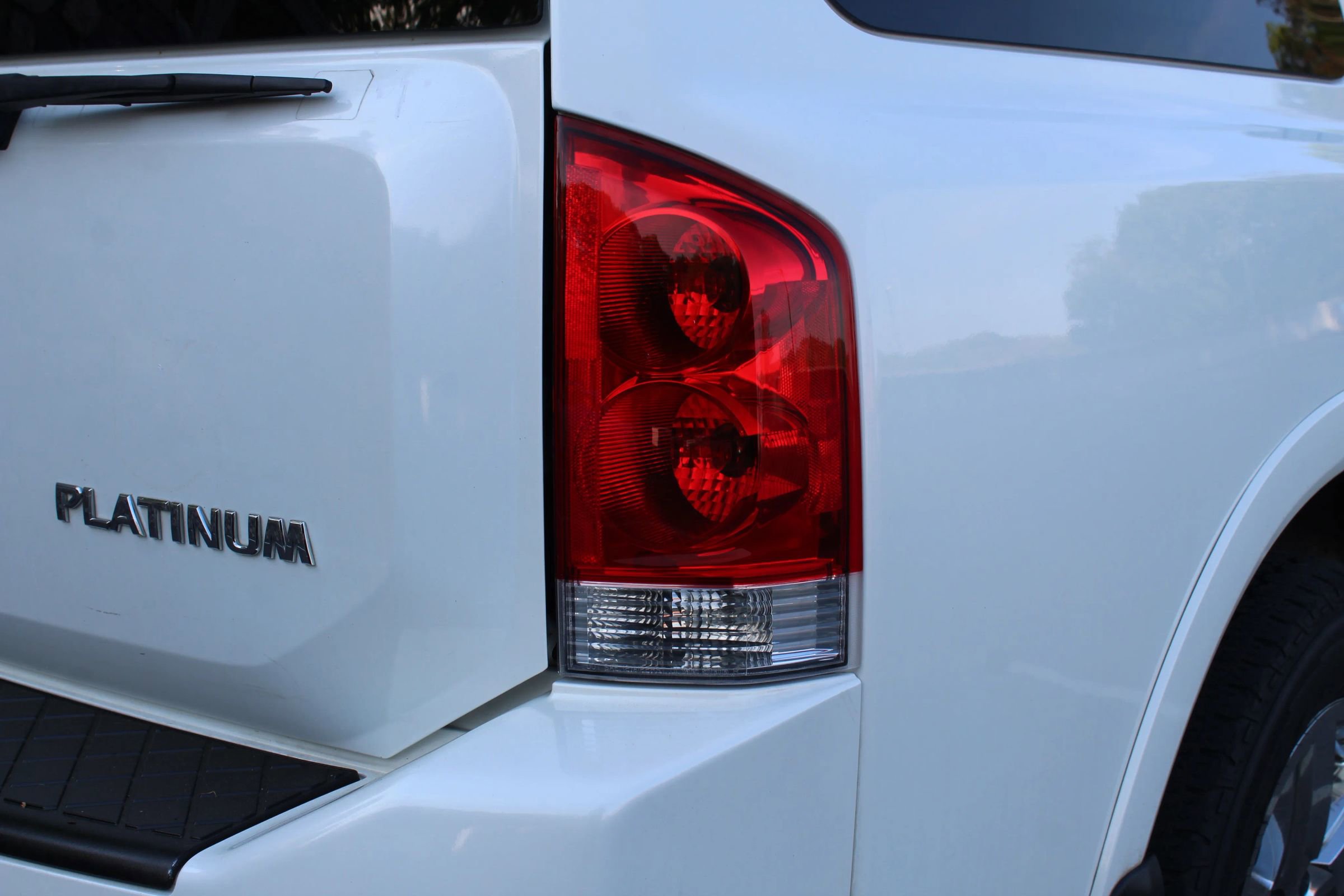 Used 2014 Nissan Armada Platinum image 46