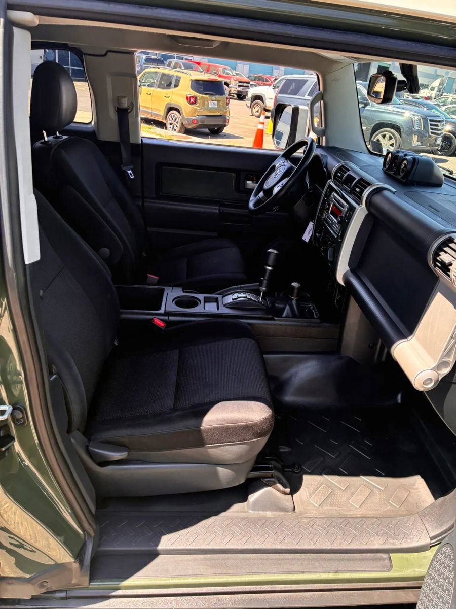 Used 2014 Toyota FJ Cruiser 4WD w/ Upgrade Package image 37