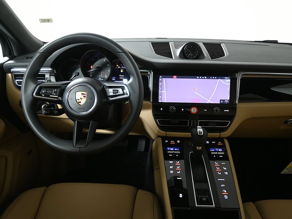 Used 2026 Porsche Macan AWD/4WD image 17