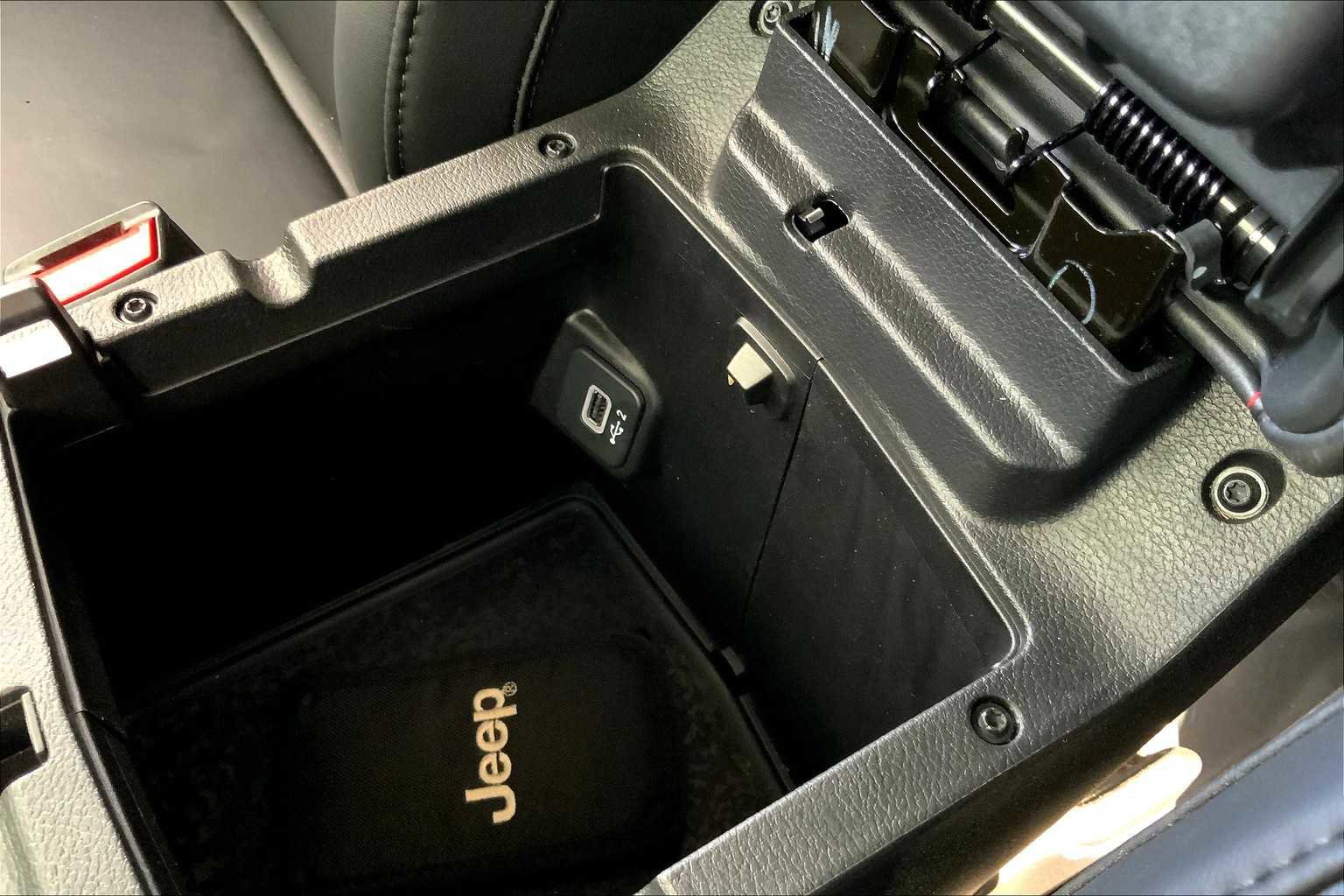 Used 2024 Jeep Gladiator Rubicon w/ Safety Group image 32