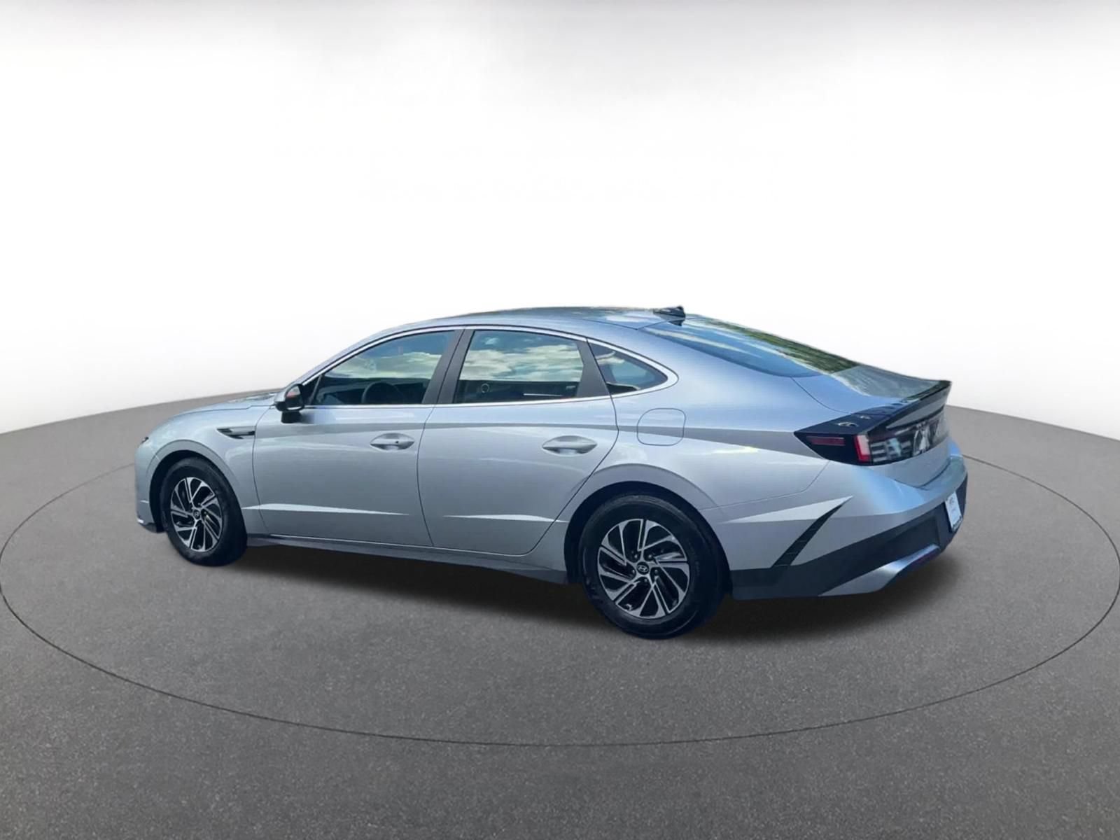 Used 2026 Hyundai Sonata Blue FWD image 9