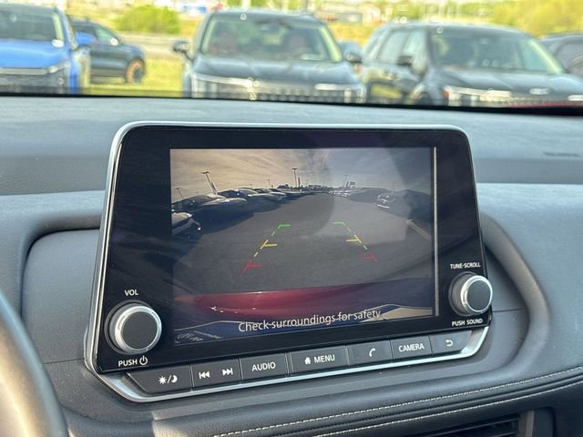 Used 2025 Nissan Rogue SV image 18