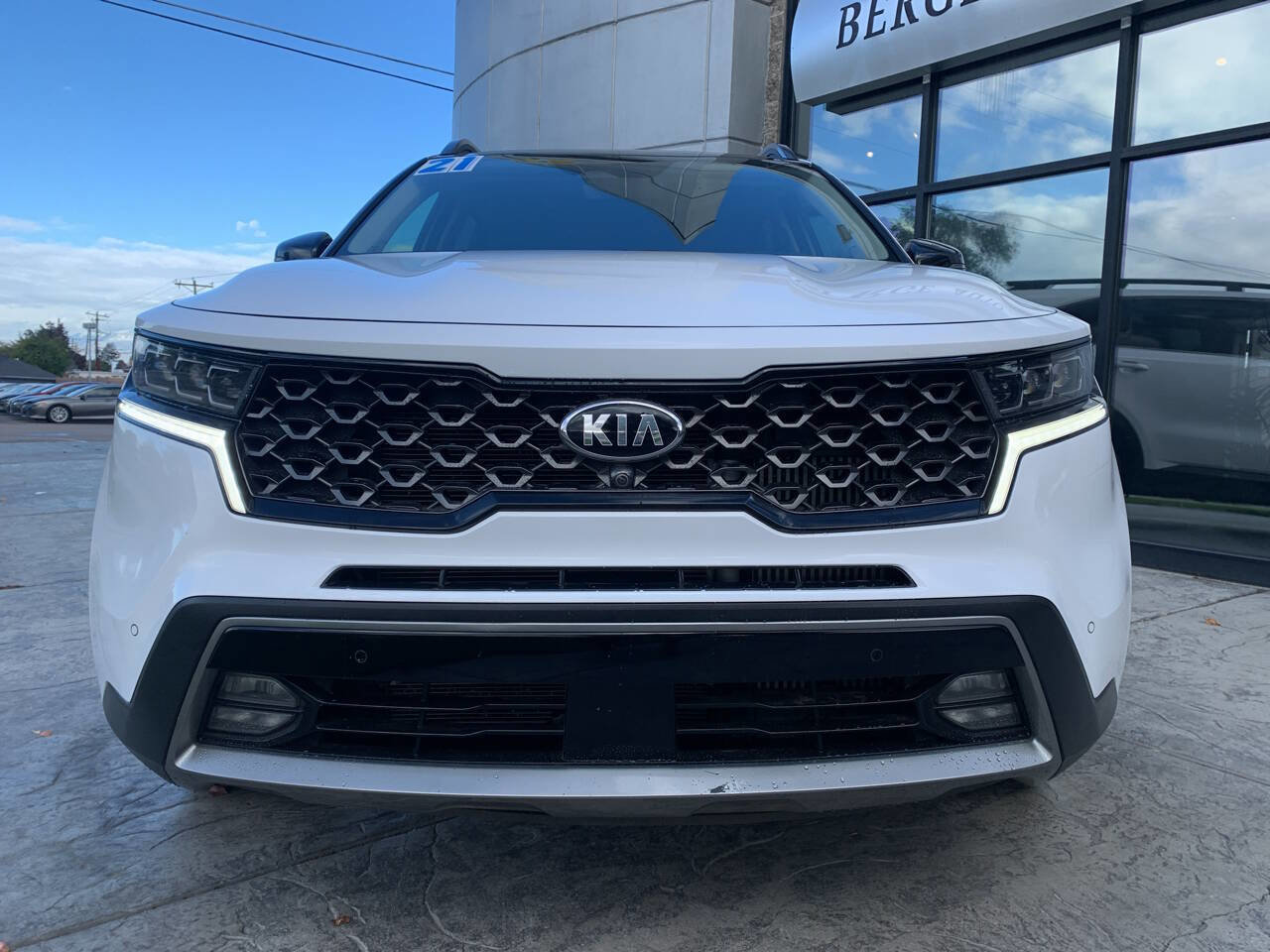 Used 2021 Kia Sorento SX Prestige image 2