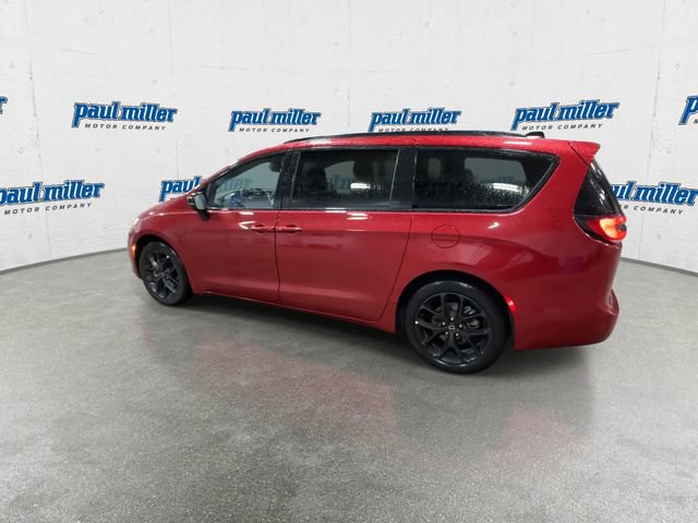 Used 2025 Chrysler Pacifica Limited image 8