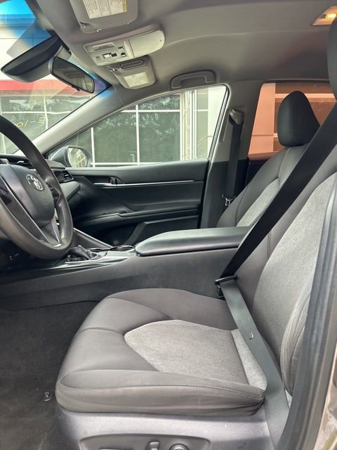 Used 2019 Toyota Camry LE image 6
