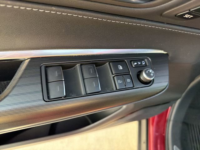 Used 2023 Toyota Venza Limited image 10