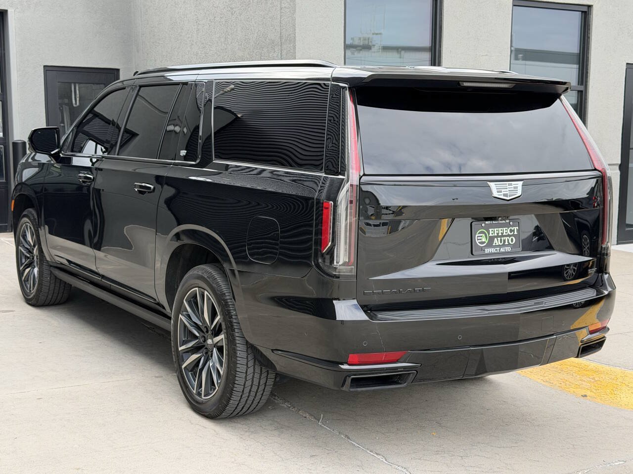 Used 2023 Cadillac Escalade ESV Sport Platinum w/ LPO, ONYX Package AWD/4WD image 8