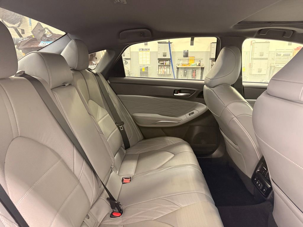 Used 2019 Toyota Avalon Limited w/ All Weather Liner Package FWD image 27