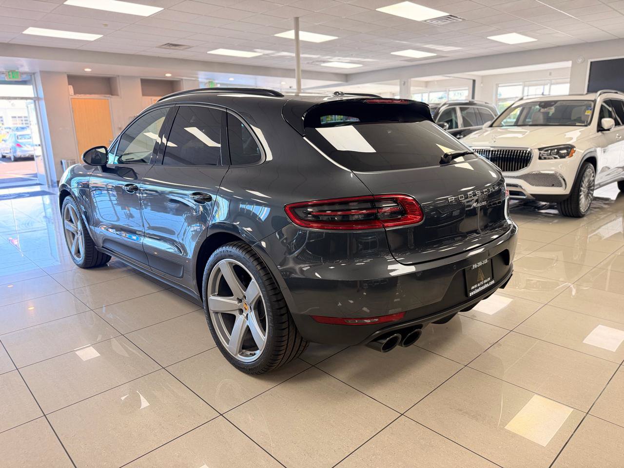 Used 2018 Porsche Macan AWD/4WD image 7