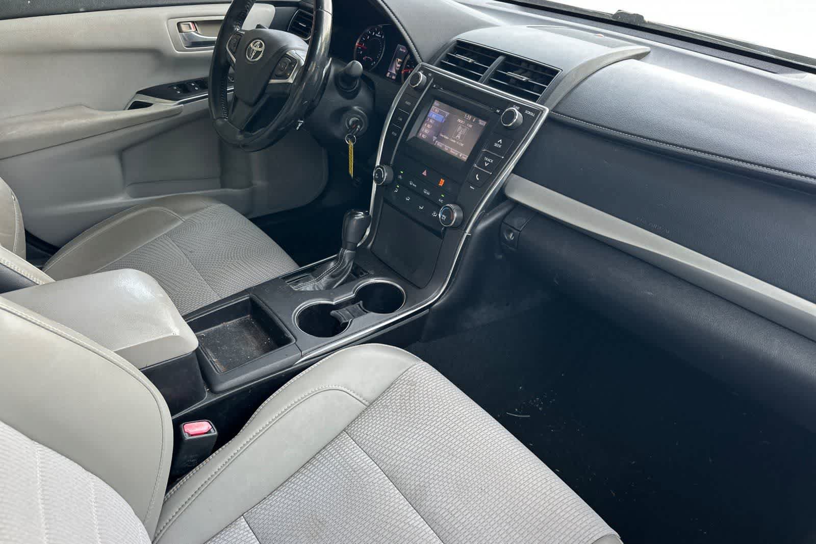 Used 2016 Toyota Camry SE FWD image 17