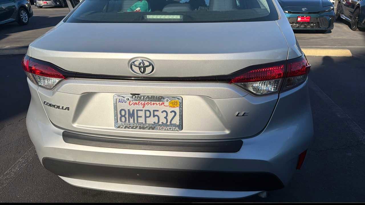 Used 2020 Toyota Corolla LE image 3