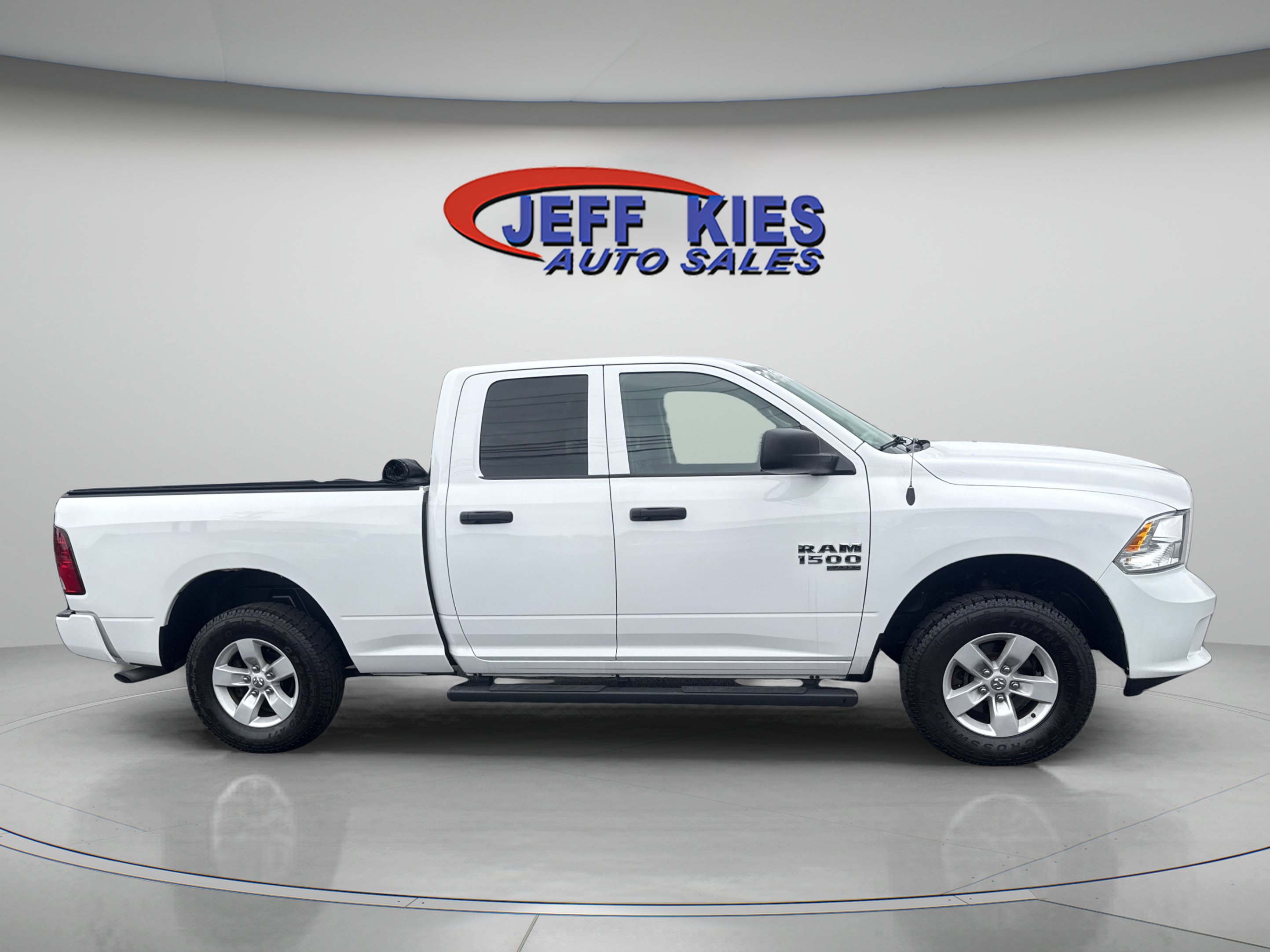 Used 2019 RAM 1500 Express AWD/4WD image 4