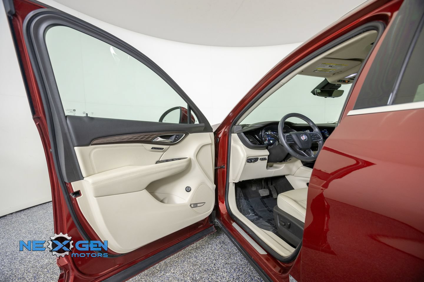 Used 2022 Buick Envision Avenir w/ Technology Package II FWD image 9
