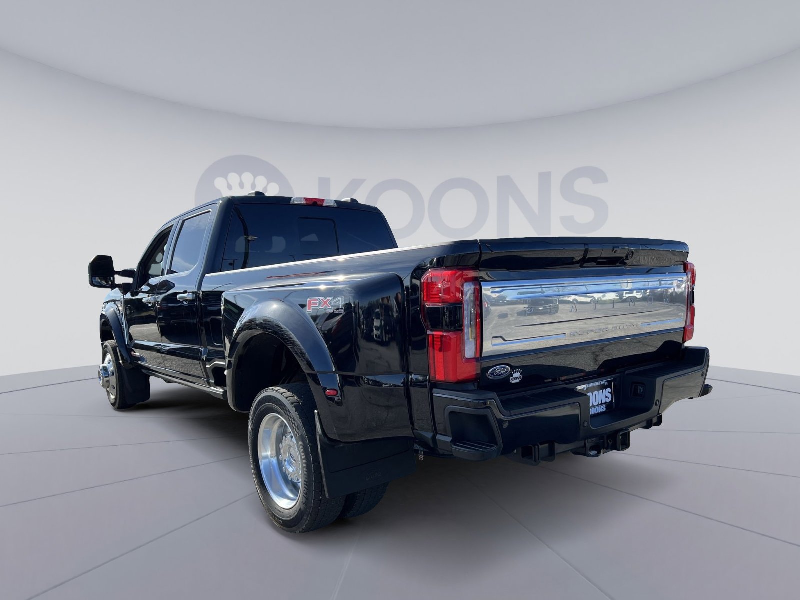 Certified 2025 Ford F450 Platinum w/ Platinum Plus Package image 4