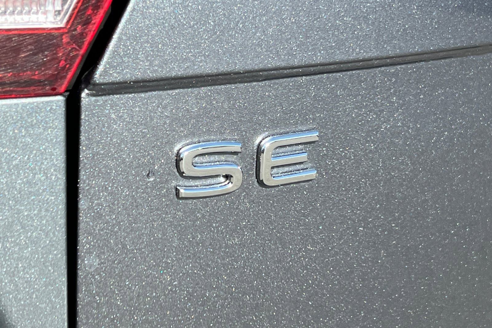 Used 2022 Volkswagen Tiguan SE image 28