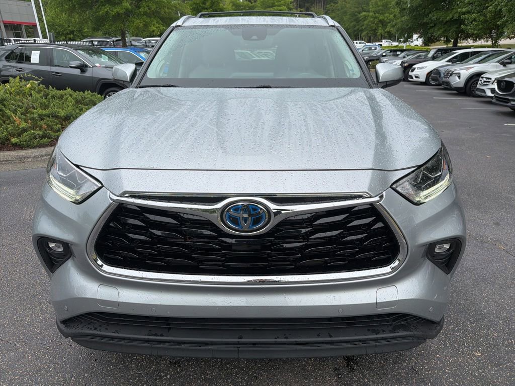Used 2022 Toyota Highlander Limited AWD/4WD image 3