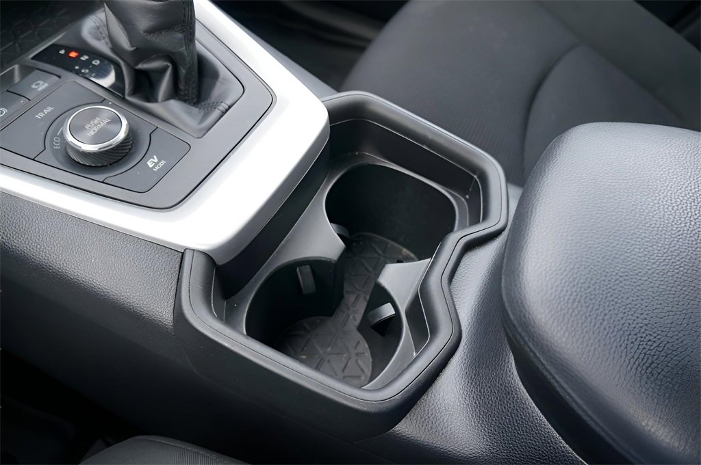 Used 2021 Toyota RAV4 LE image 25