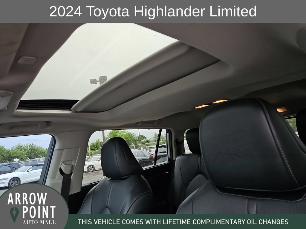 Used 2024 Toyota Highlander Limited FWD image 22
