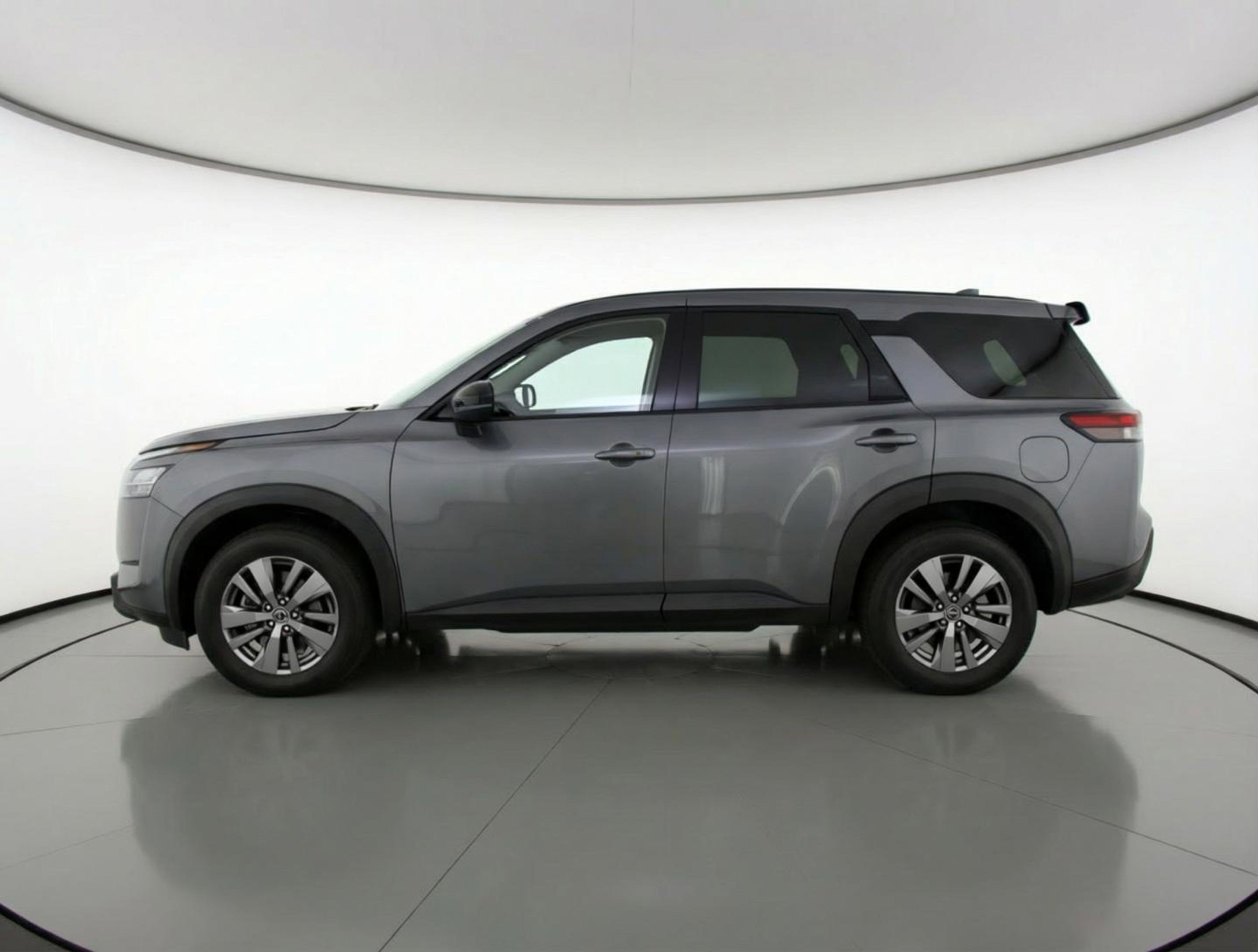 Used 2024 Nissan Pathfinder S FWD image 5