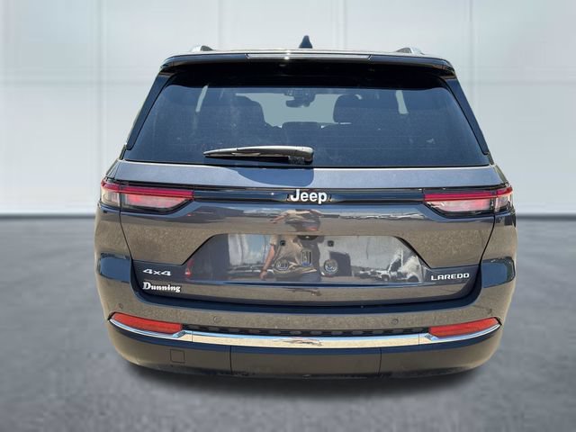 Used 2024 Jeep Grand Cherokee Laredo w/ Luxury Tech Group I AWD/4WD image 3