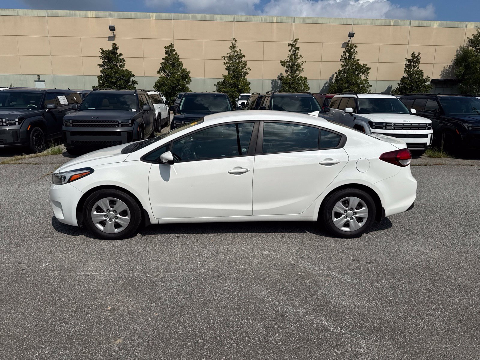 Used 2017 Kia Forte LX FWD image 2