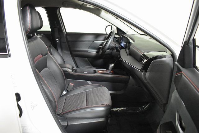 Certified 2025 Nissan Kicks SR image 31