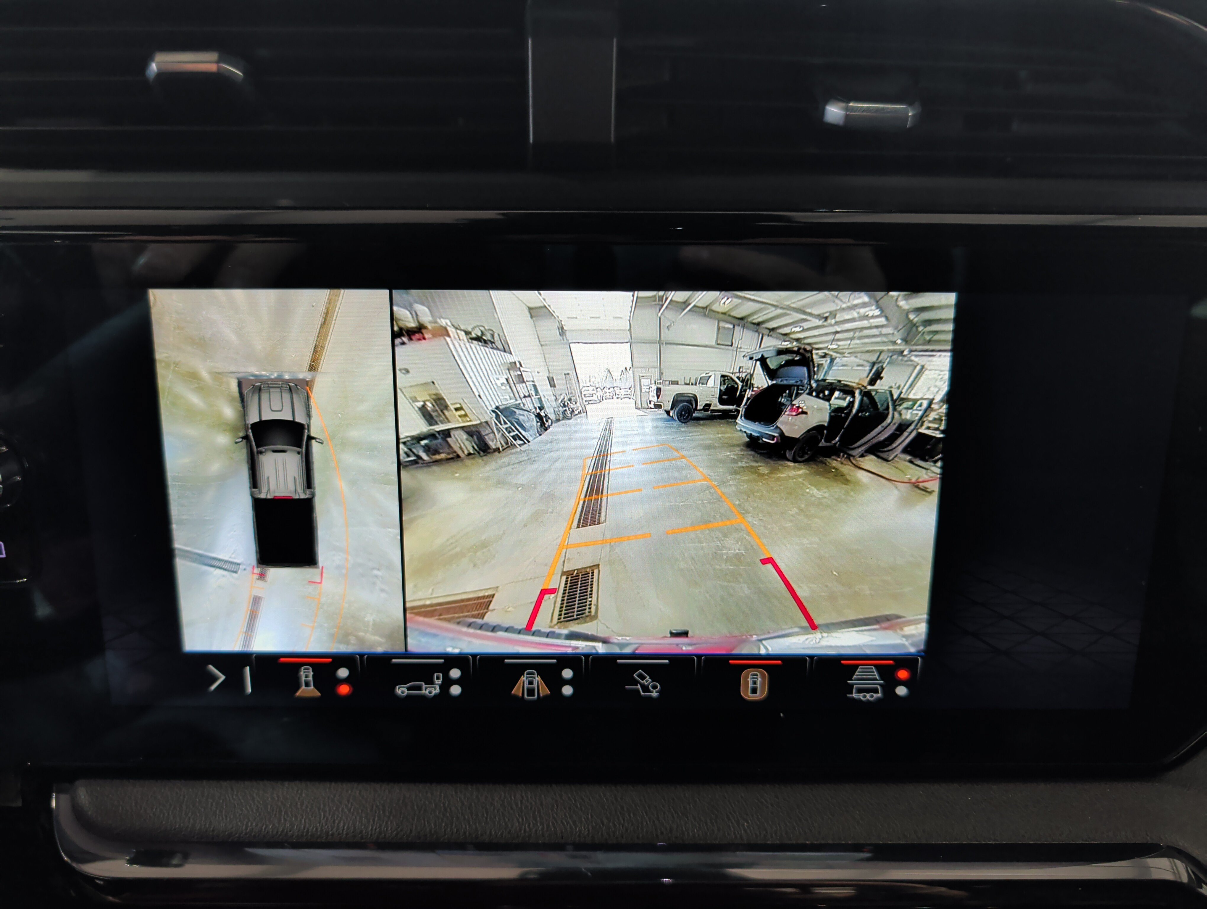 Used 2024 GMC Sierra 2500 AT4 w/ Technology Package AWD/4WD image 13