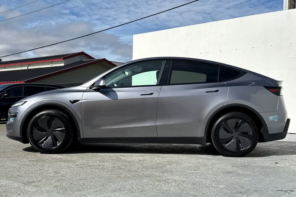 Used 2026 Tesla Model Y 2WD image 6