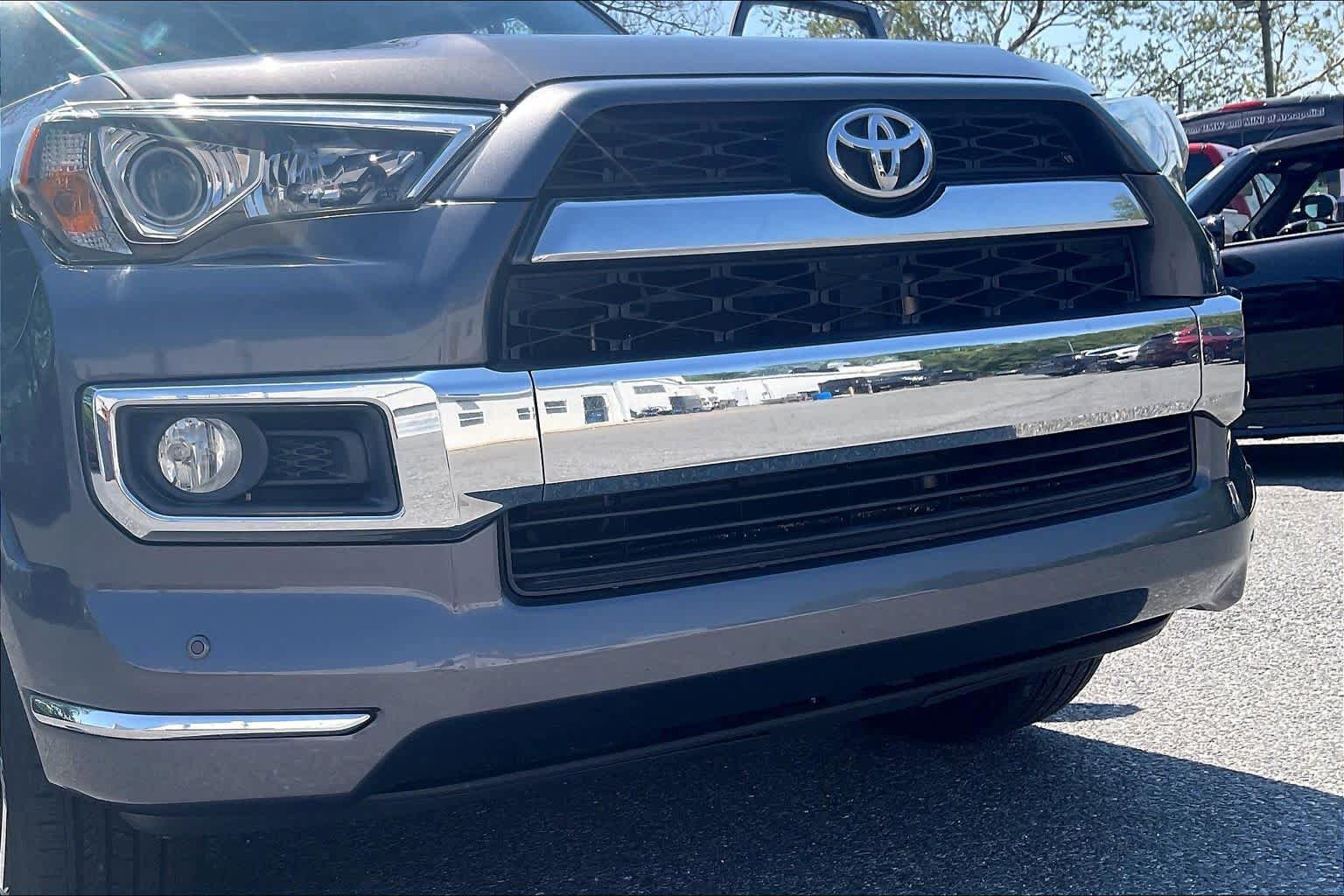 Used 2016 Toyota 4Runner Limited AWD/4WD image 31