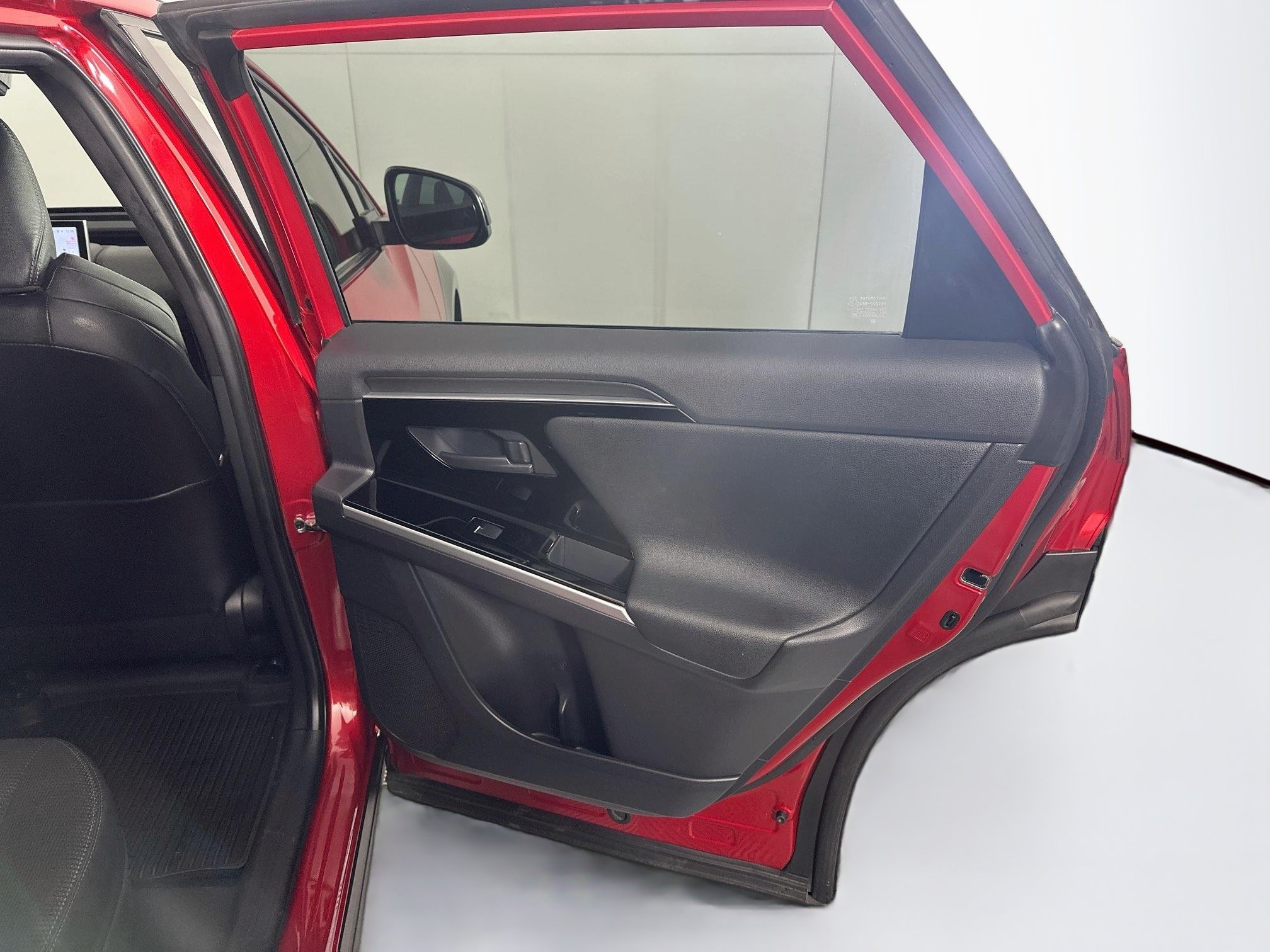 Used 2025 Toyota bZ4X FWD image 30