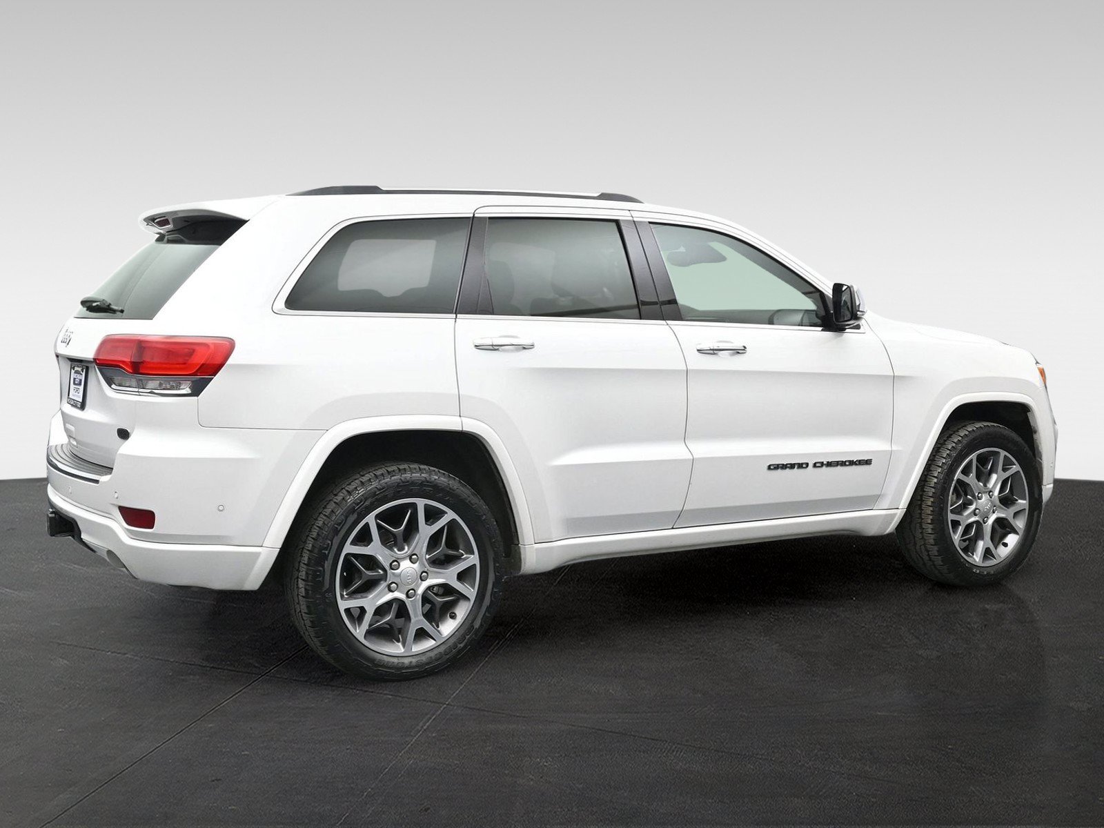 Used 2020 Jeep Grand Cherokee Overland AWD/4WD image 4