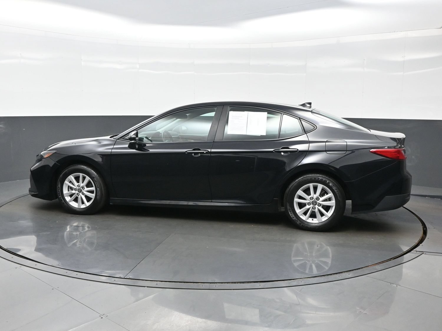 Used 2025 Toyota Camry LE FWD image 3