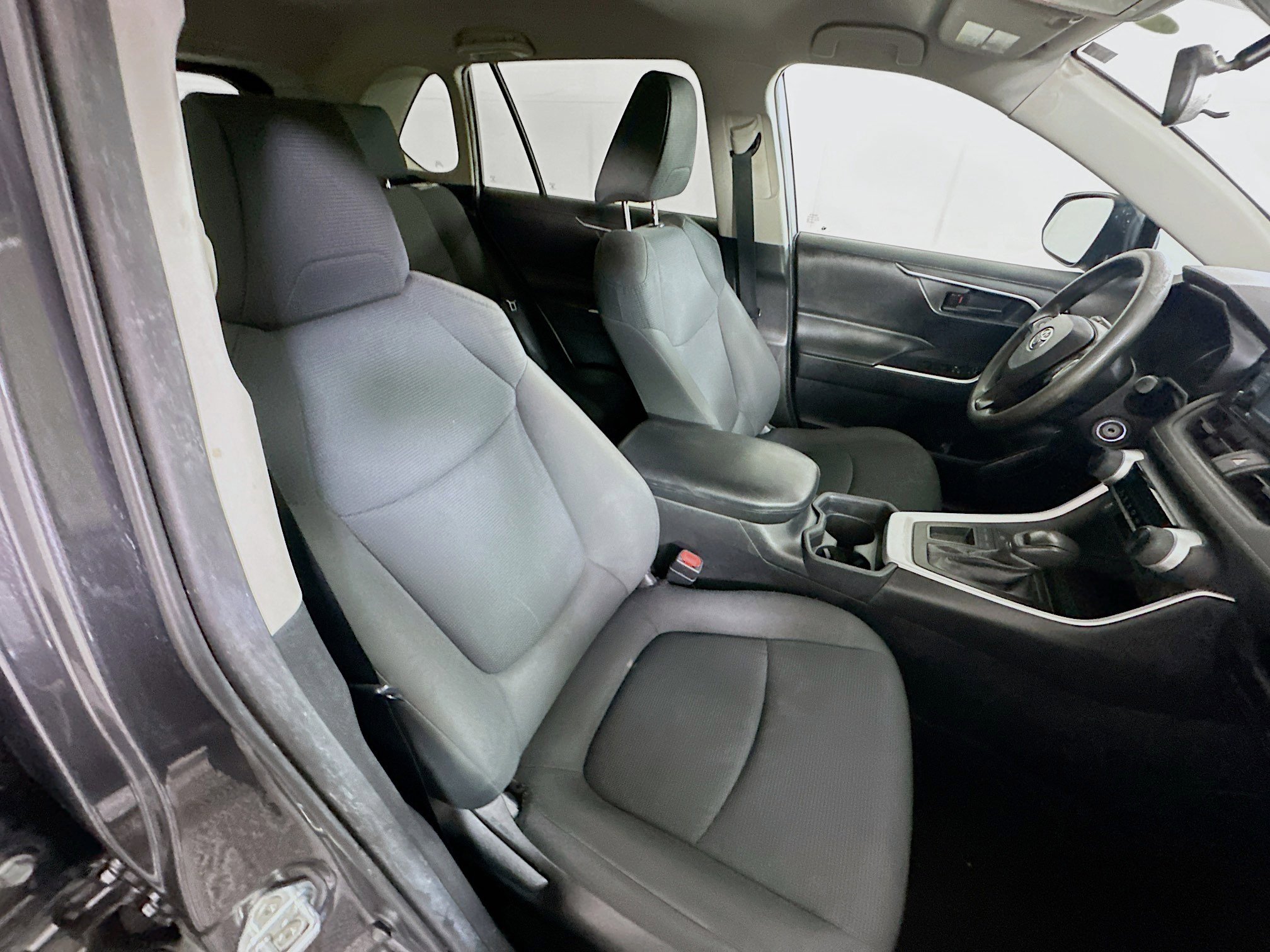 Used 2020 Toyota RAV4 LE w/ Carpet Mat Package FWD image 30