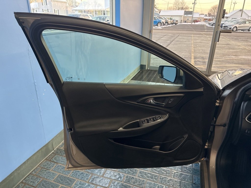 Used 2025 Chevrolet Malibu LT image 10