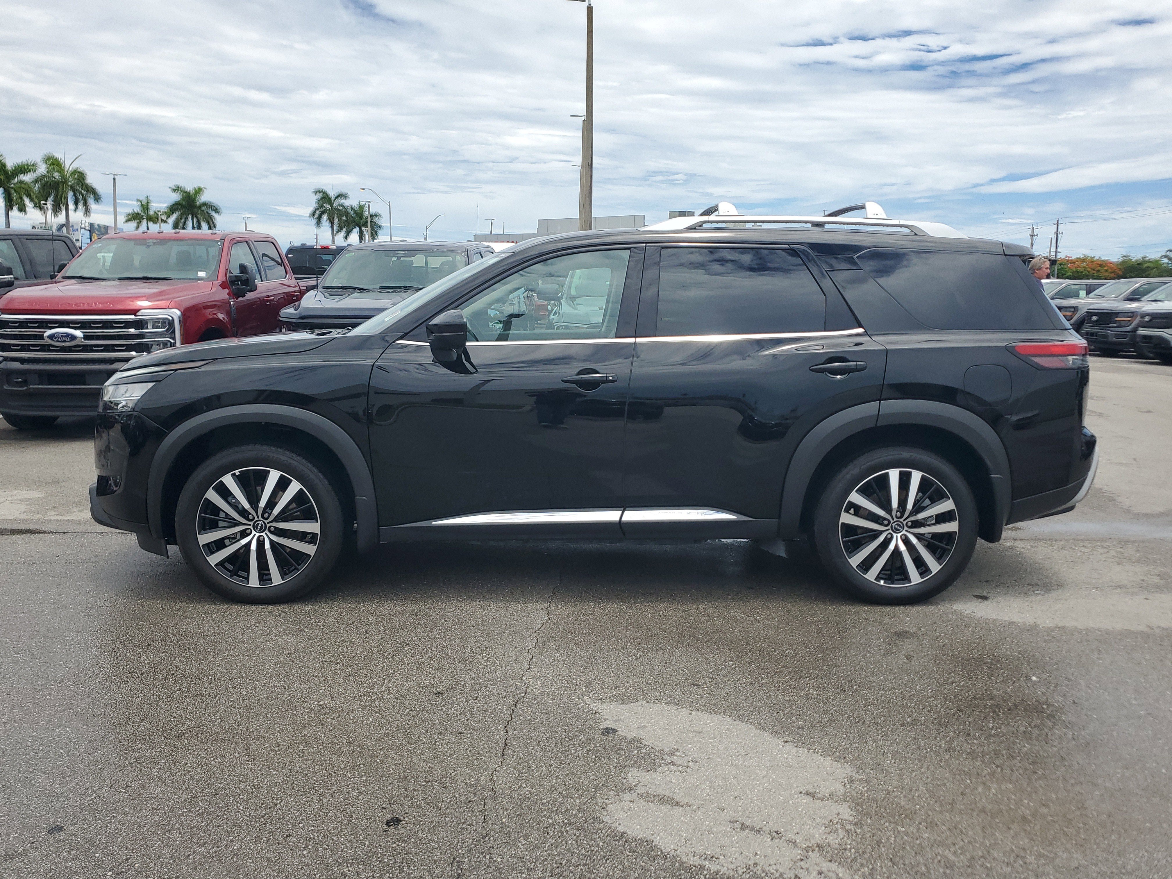 Certified 2024 Nissan Pathfinder Platinum w/ Cargo Package image 8