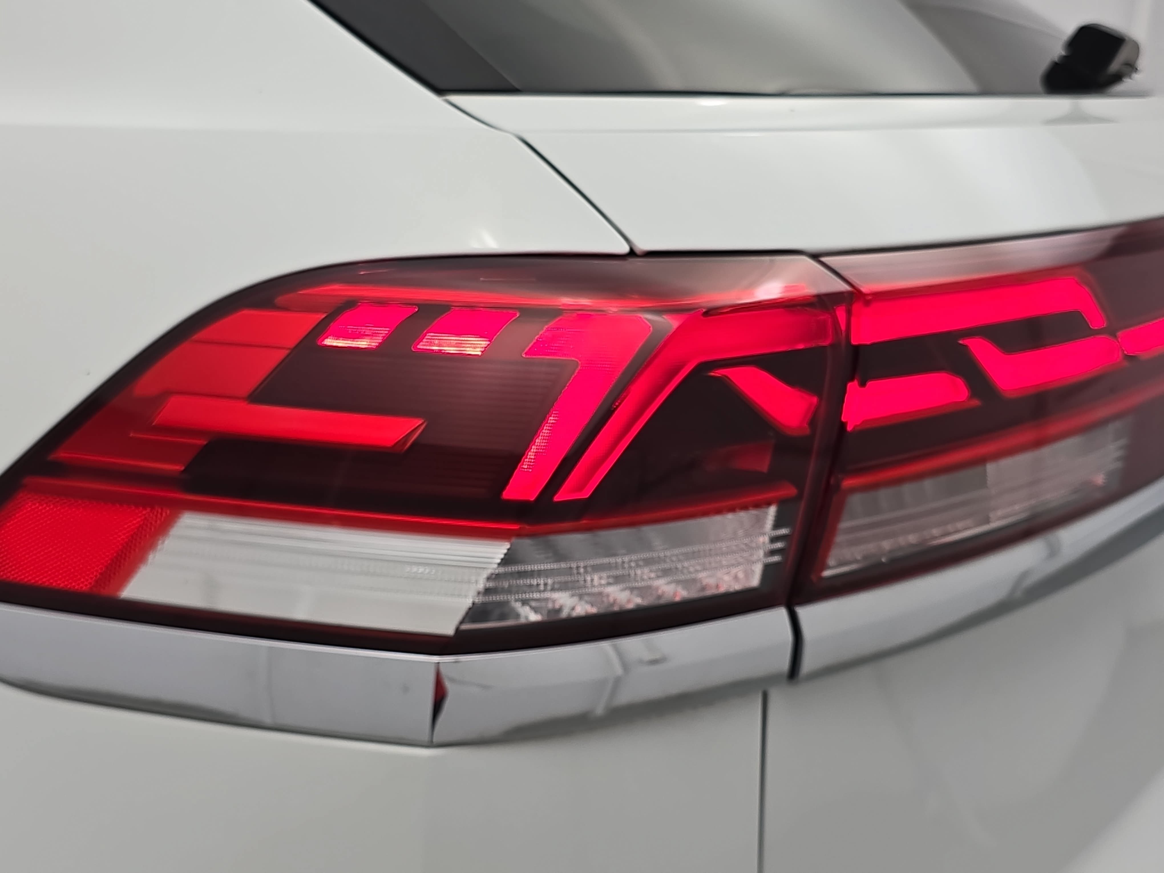 Certified 2024 Volkswagen Atlas Cross Sport SE AWD/4WD image 33
