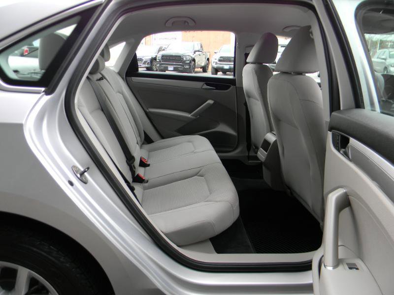 Used 2017 Volkswagen Passat 1.8T S image 14