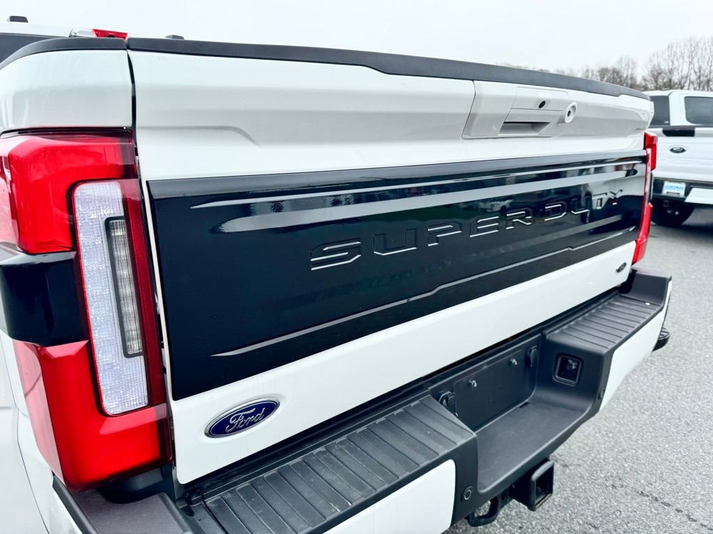 Used 2025 Ford F450 Platinum w/ FX4 Off-Road Package image 9