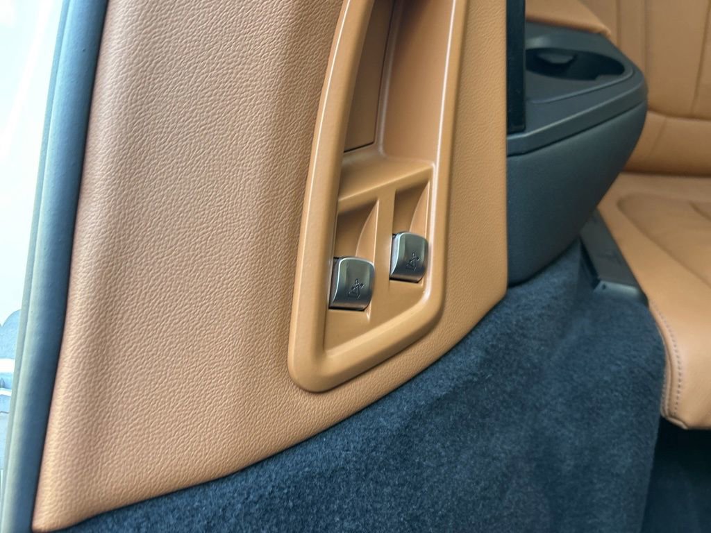 Used 2022 BMW X7 xDrive40i w/ M Sport Package image 38