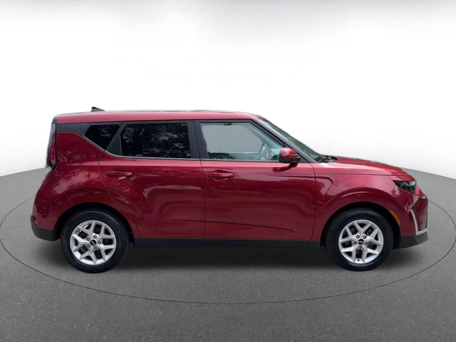 Used 2025 Kia Soul LX w/ LX Technology Package FWD image 15
