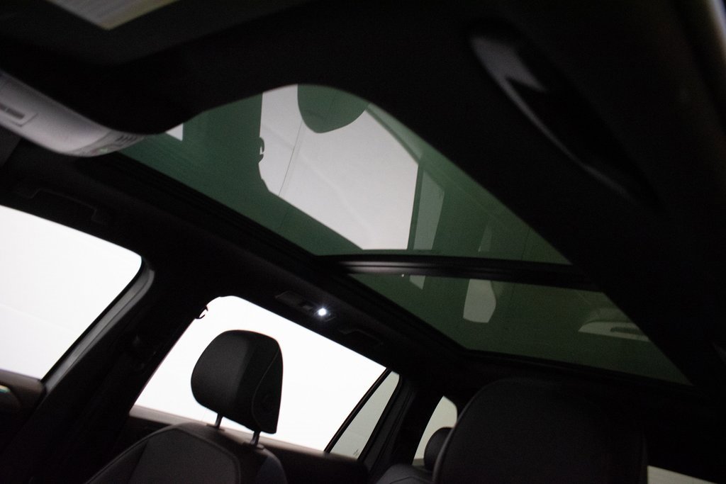 Used 2022 Volkswagen Tiguan SE R-Line image 20