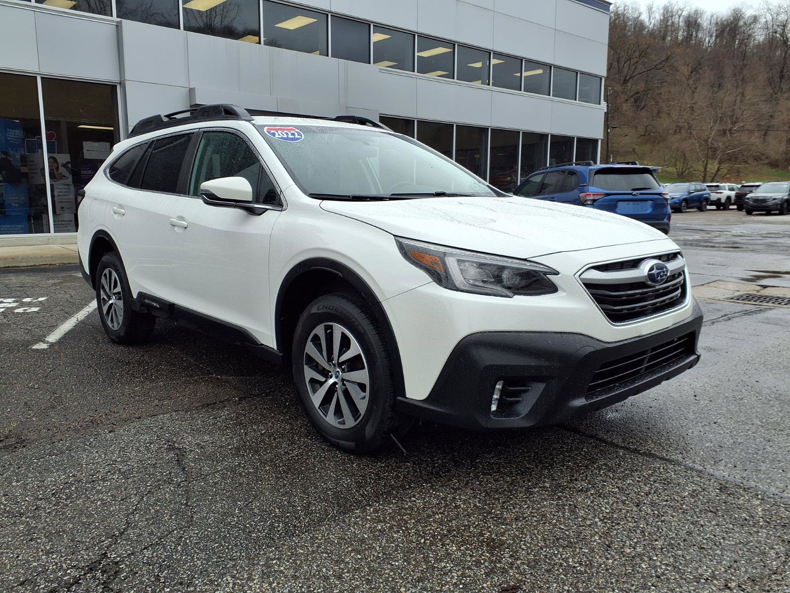 Used 2022 Subaru Outback Premium image 2