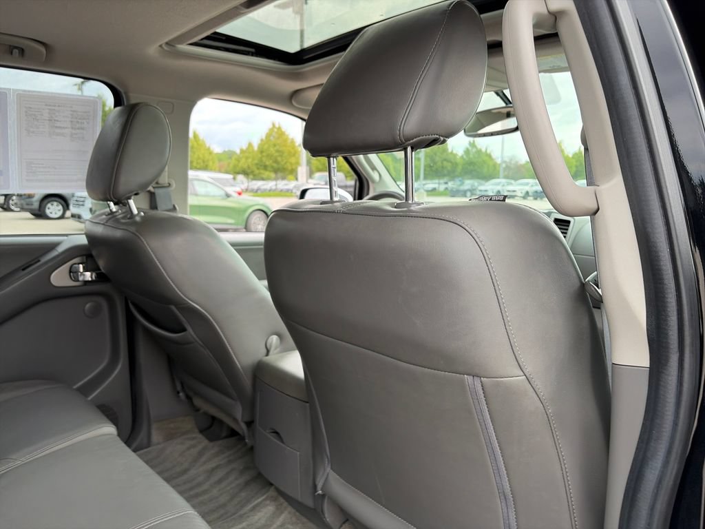 Used 2016 Nissan Frontier SL w/ Moonroof Package AWD/4WD image 32