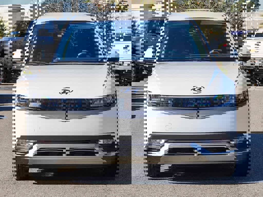 Used 2024 Hyundai Ioniq 5 SE image 2